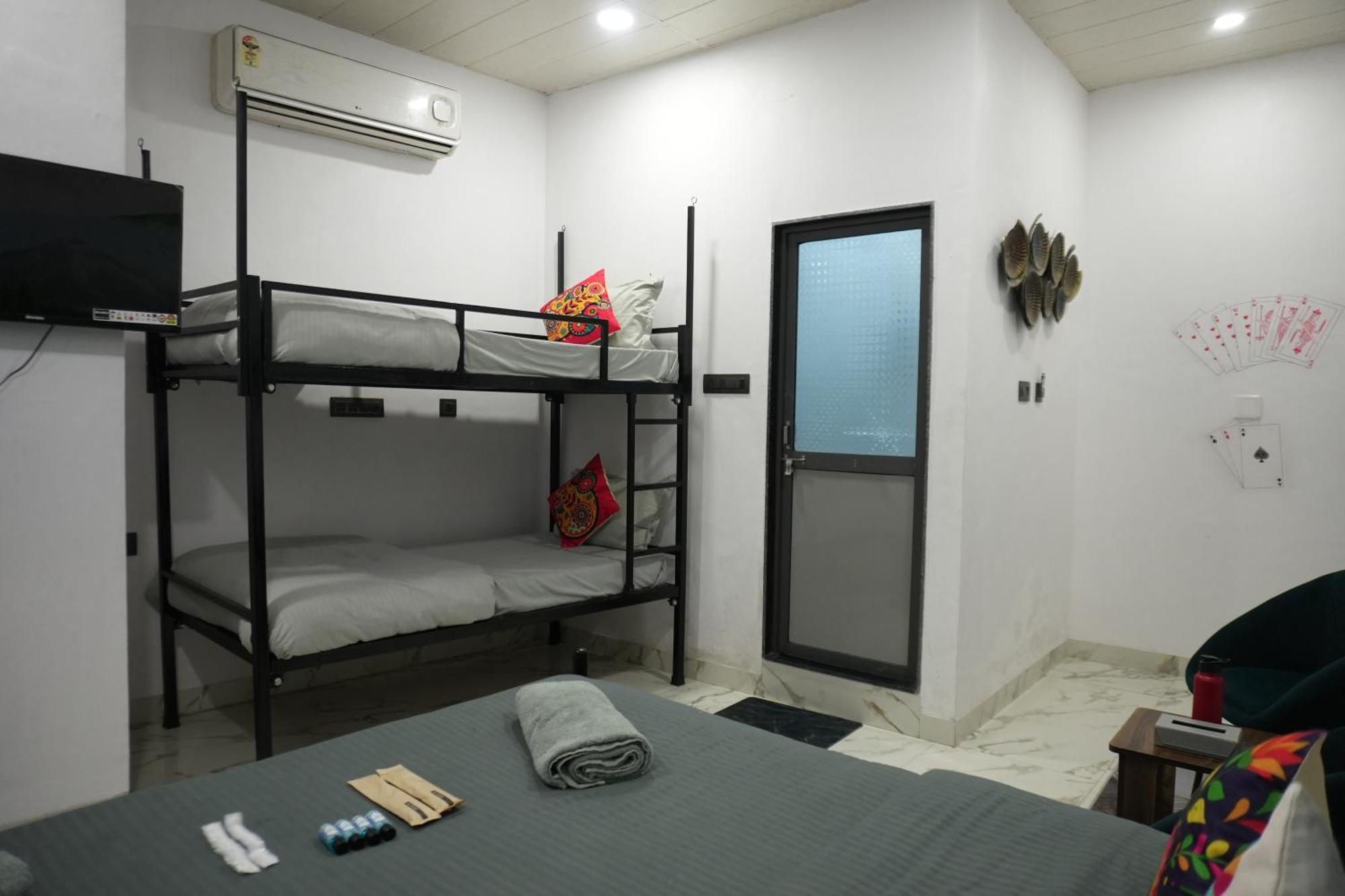Funky Backpackers Hotel Udaipur Exterior photo