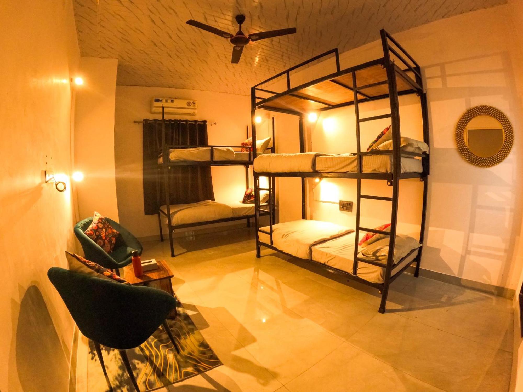 Funky Backpackers Hotel Udaipur Exterior photo